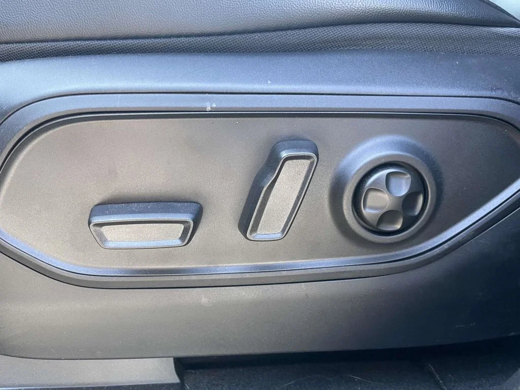 Certified Used 2025 Gray Jeep Limited image 27