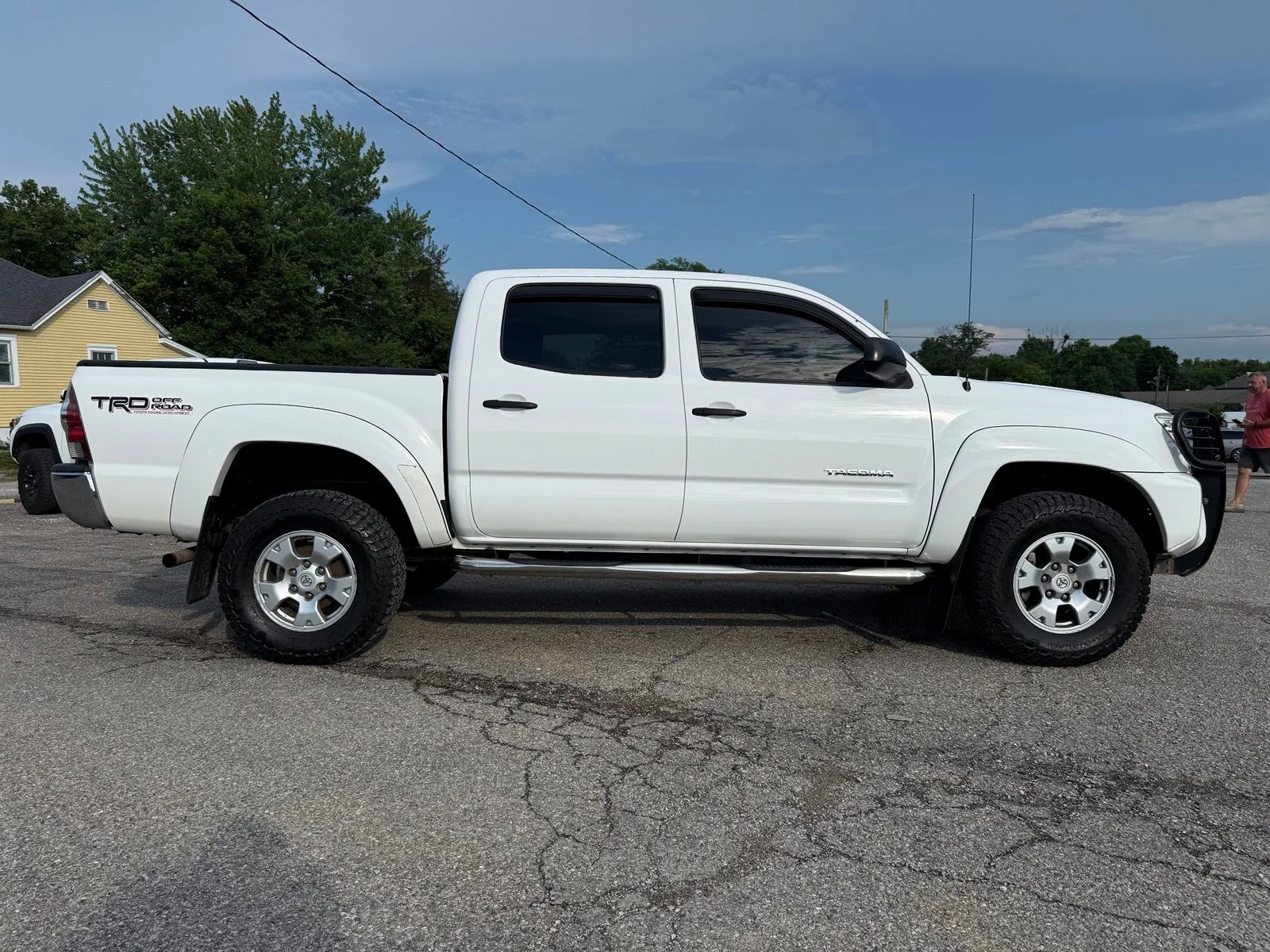 Used 2012 White Toyota Base image 7