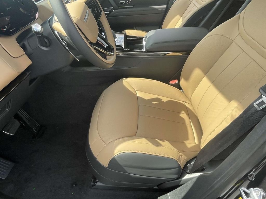 New 2026 Santorini Black Land Rover Dynamic SE image 13