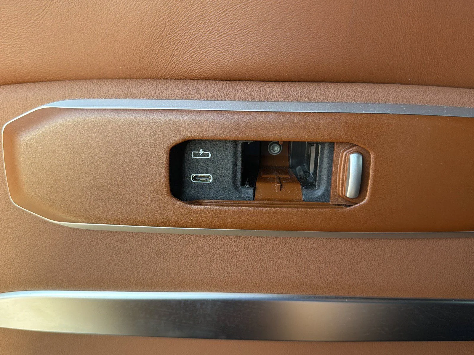 Certified Used 2024 Alpine White BMW M60i image 19