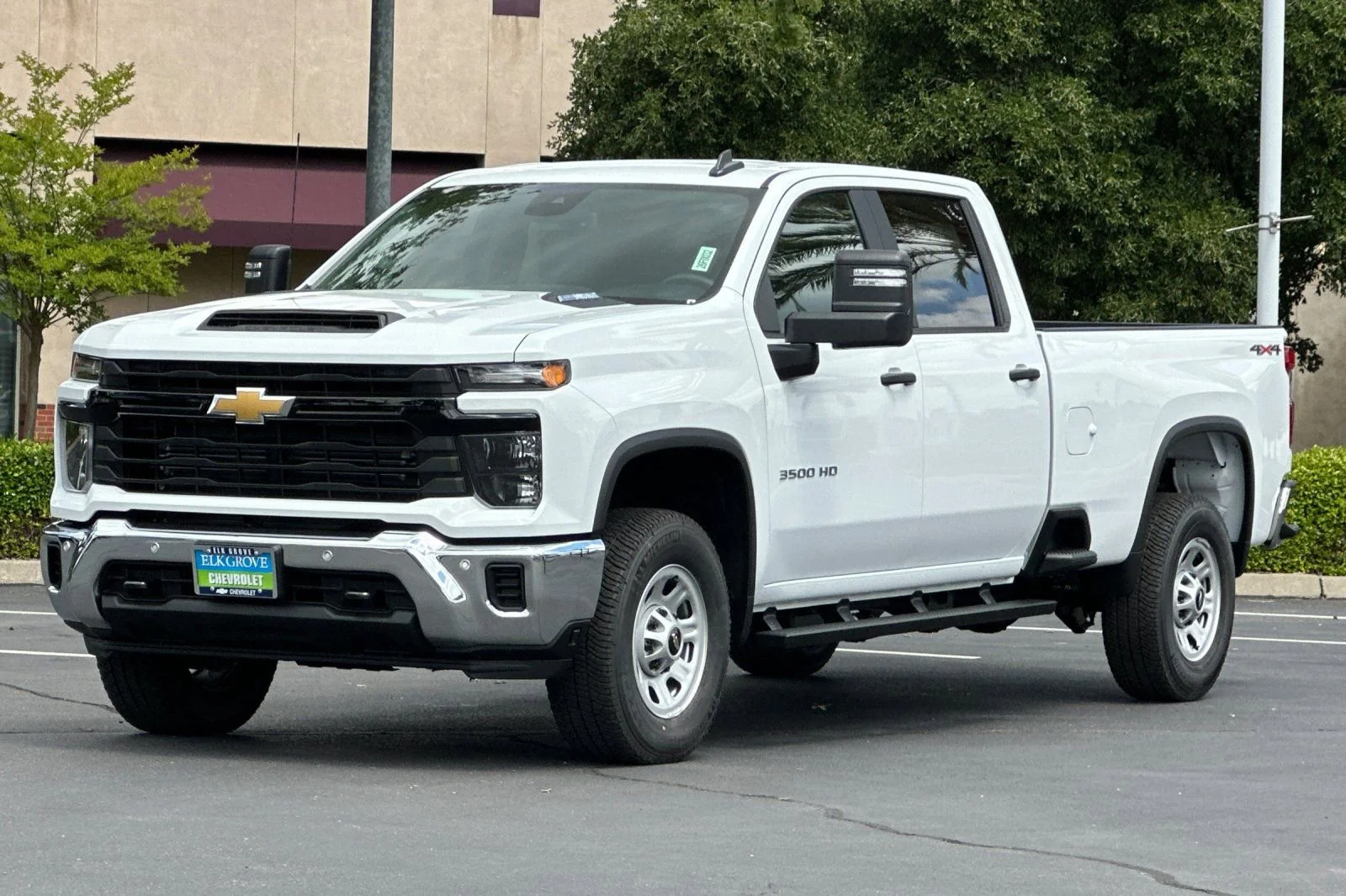 New 2026 Summit White Chevrolet WT image 7