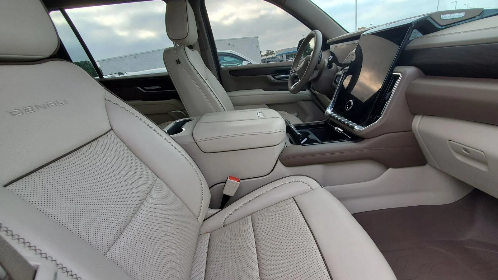 Used 2025 Onyx Black GMC Denali image 4