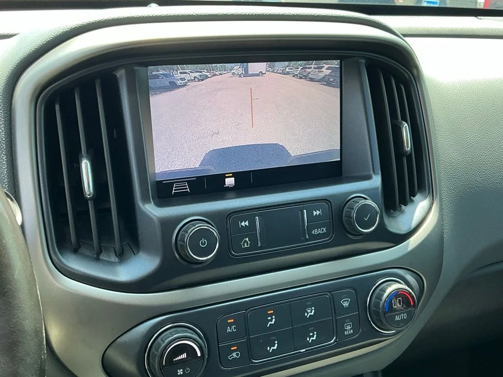 Used 2019 Blue Chevrolet Z71 image 27
