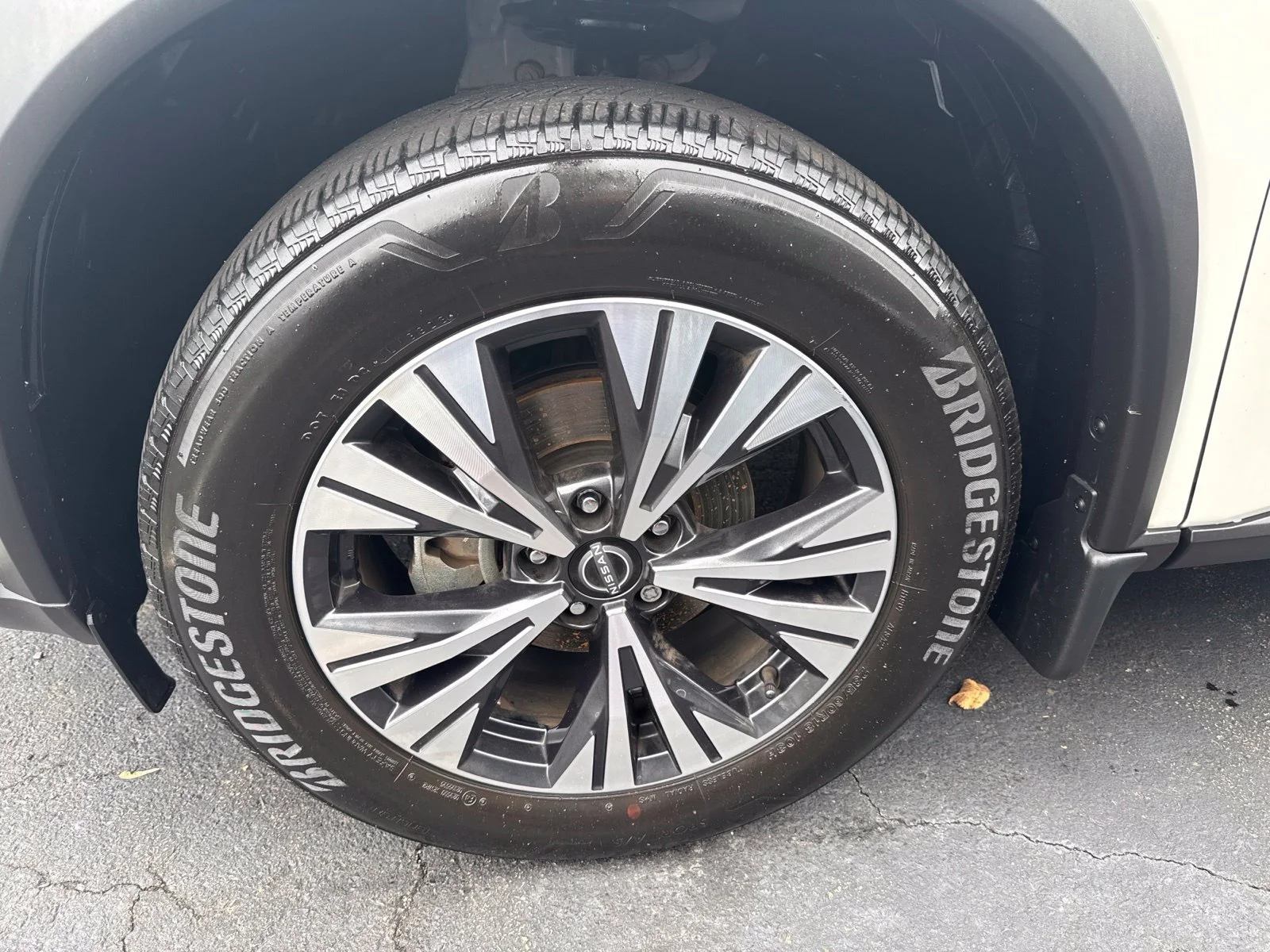 Certified Used 2023 Pearl White Nissan SV image 18