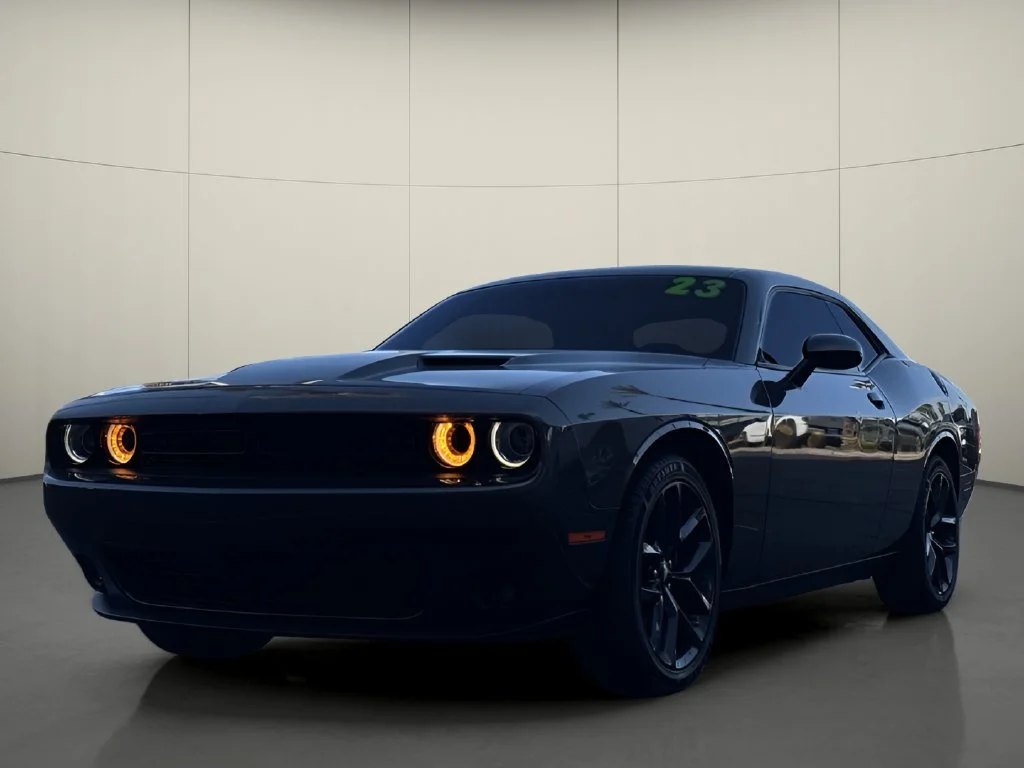 Used 2023 Gray Dodge SXT image 3