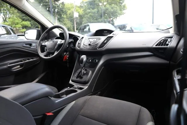 Used 2015  Ford S image 33