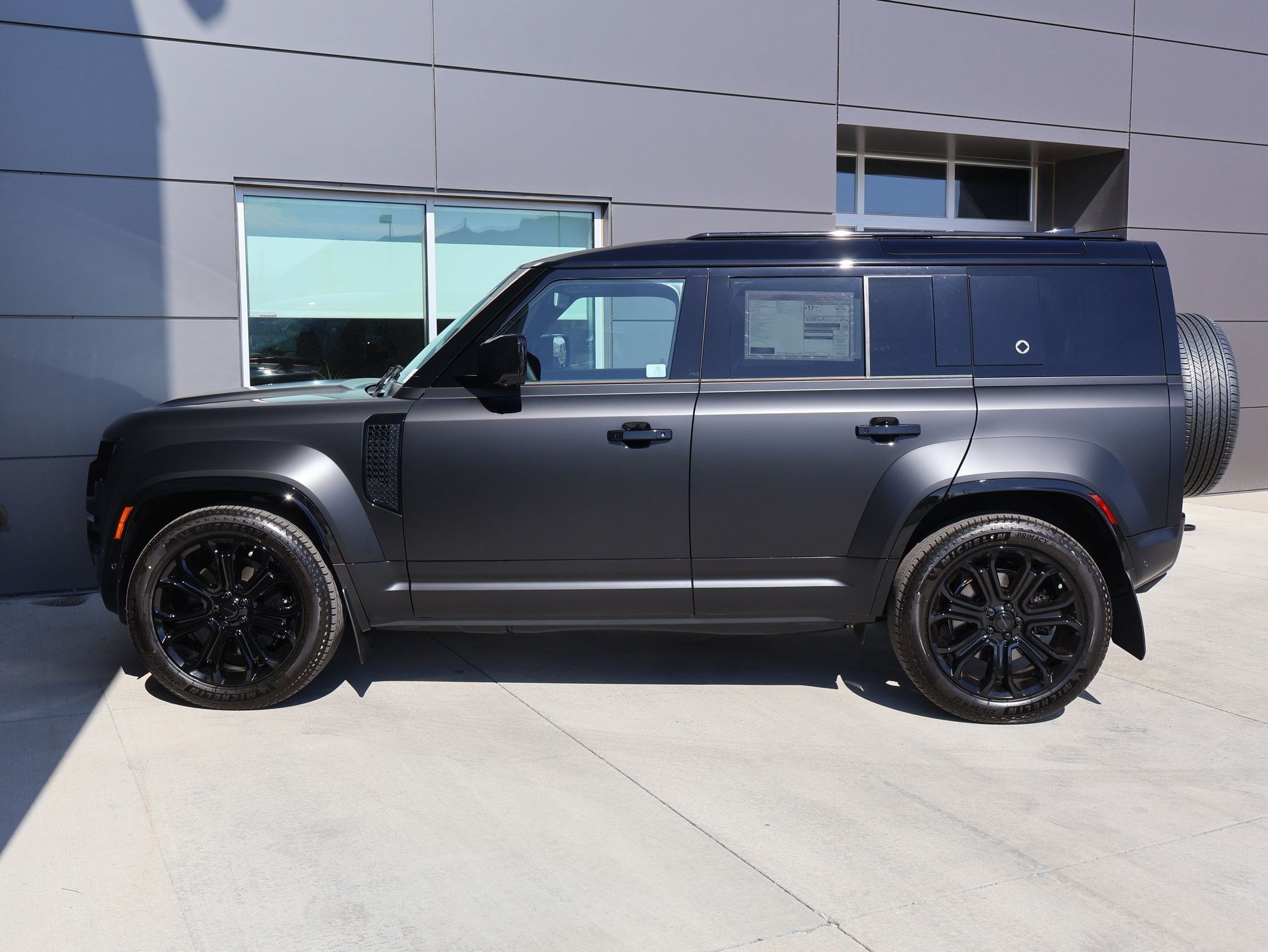 New 2026 Narvik Black LAND ROVER P635 OCTA Black image 9