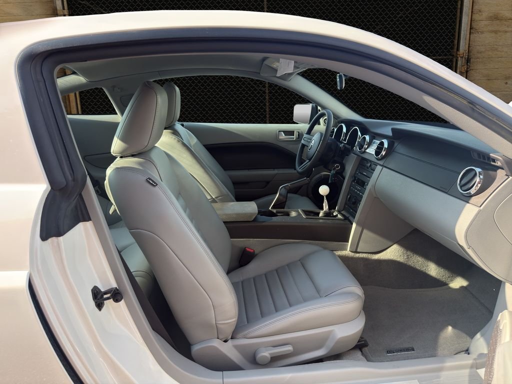 Used 2007 White Ford GT image 16