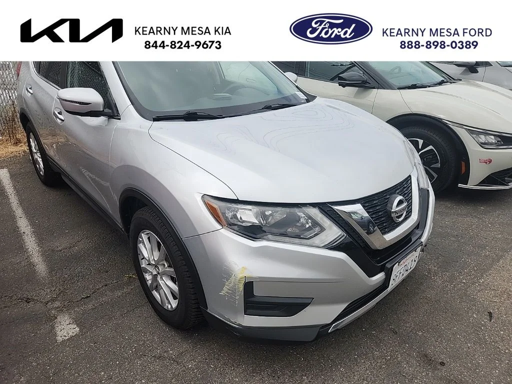 2017 Nissan Rogue SV FWD's photo