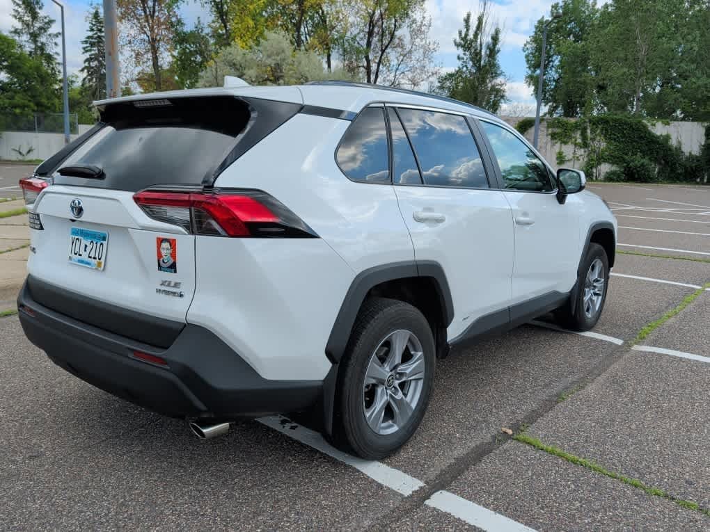 Used 2022 White Toyota Hybrid XLE image 7