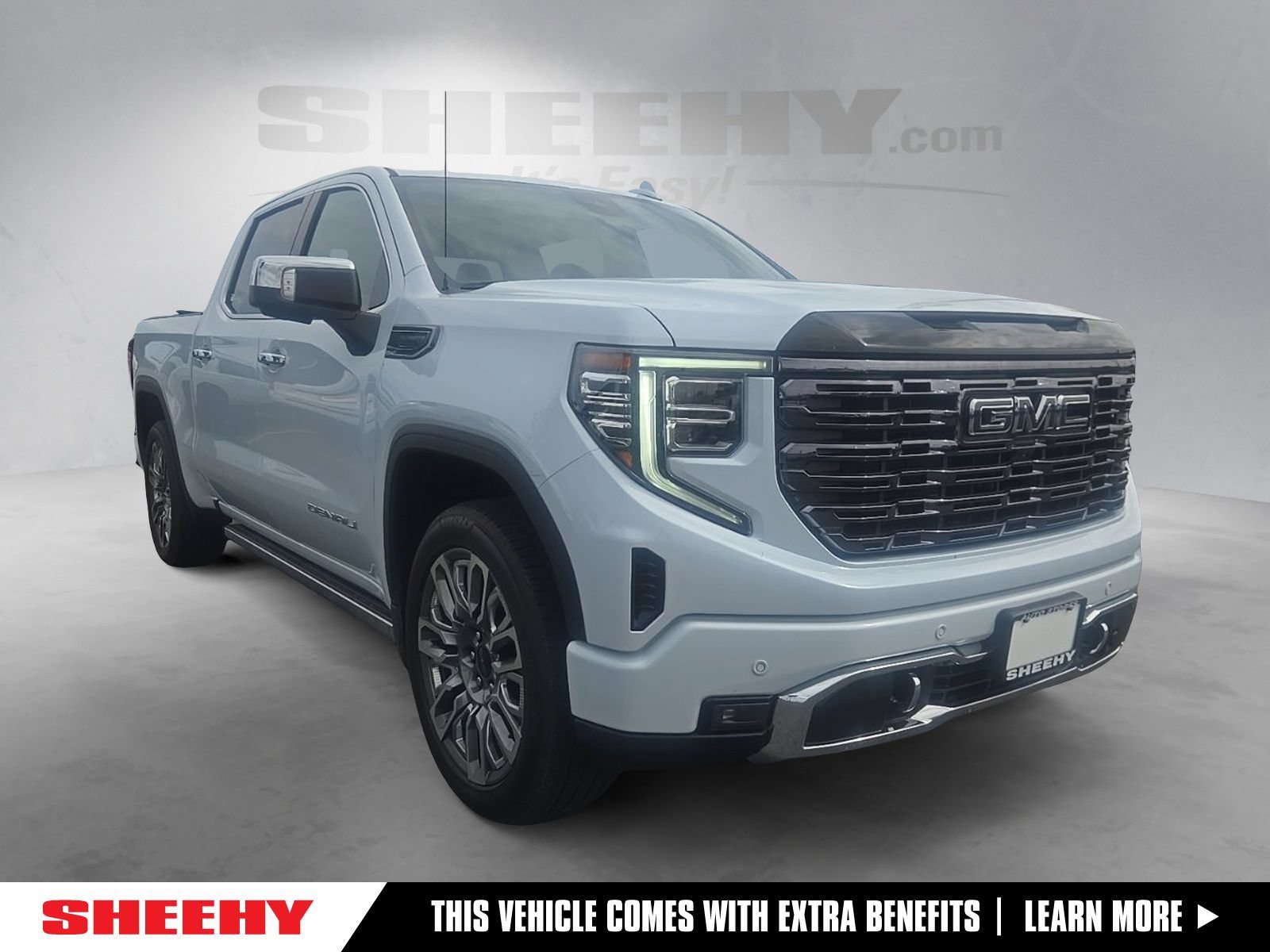 Used 2026 Glacier White Tricoat GMC Denali Ultimate image 1