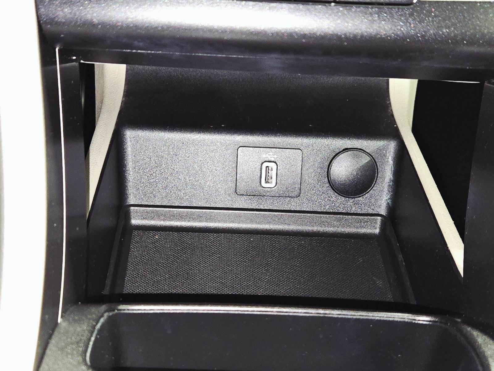 Used 2017 Lightning Blue Ford SE image 24