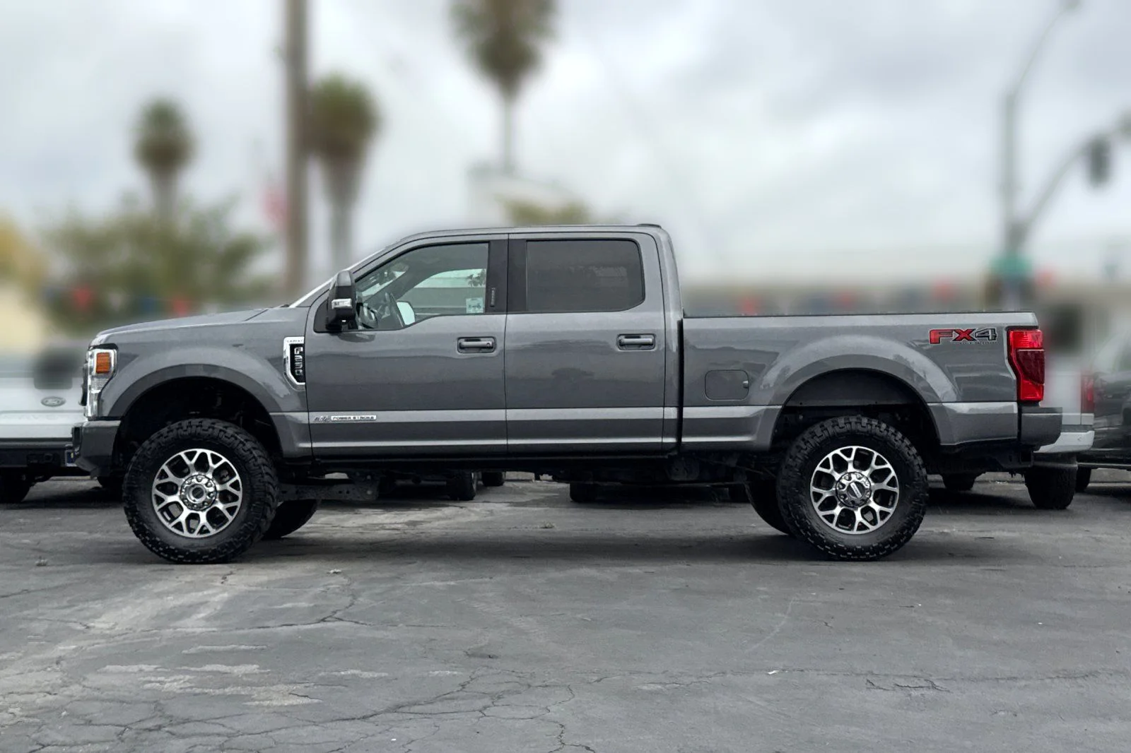Used 2022 Gray Metallic Ford Lariat image 33