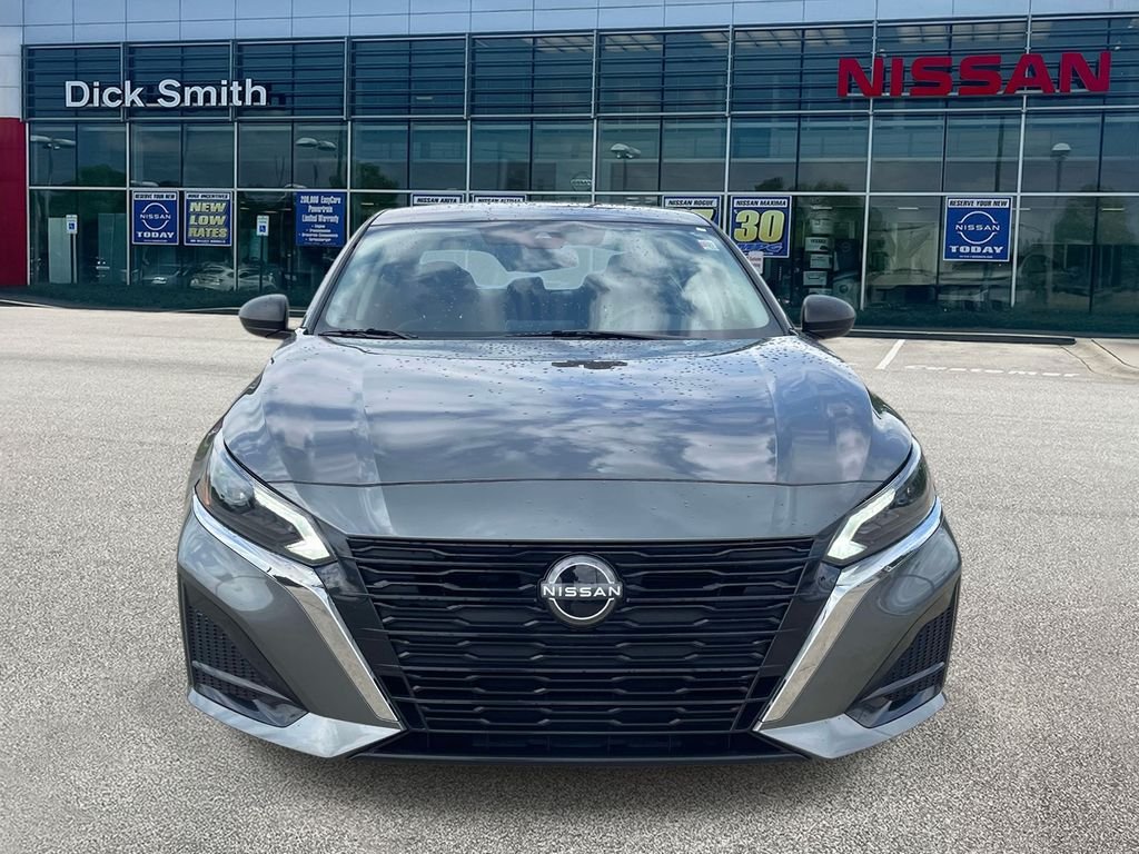 Used 2025 Gray Nissan 2.5 SV image 2