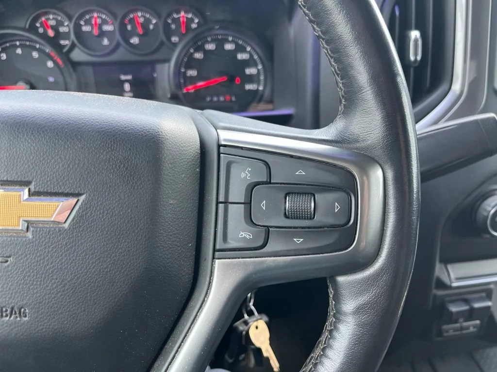 Used 2020 BLACK Chevrolet Custom image 16
