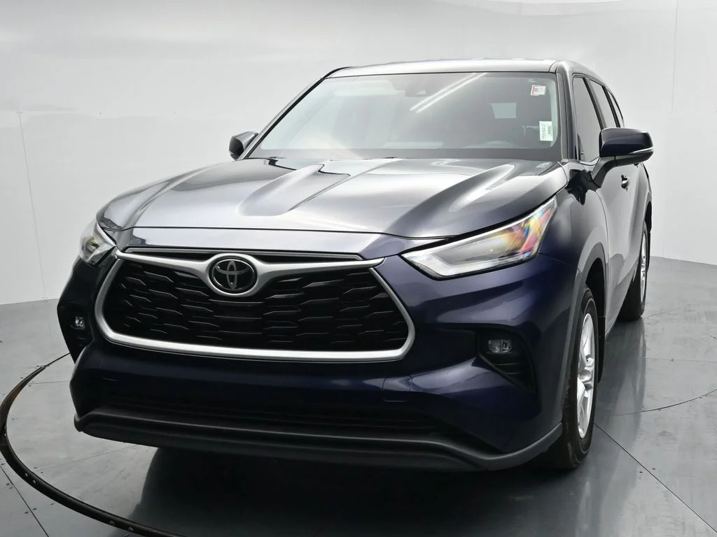 Used 2023 Blue Toyota LE image 3