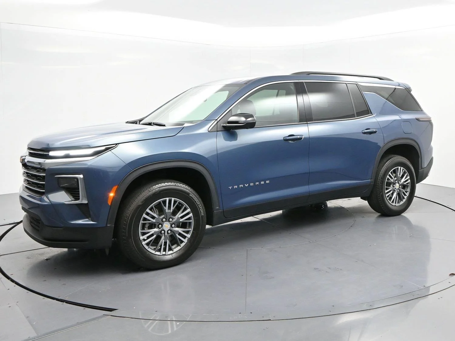 Used 2024 Lakeshore Blue Metallic Chevrolet LT image 3