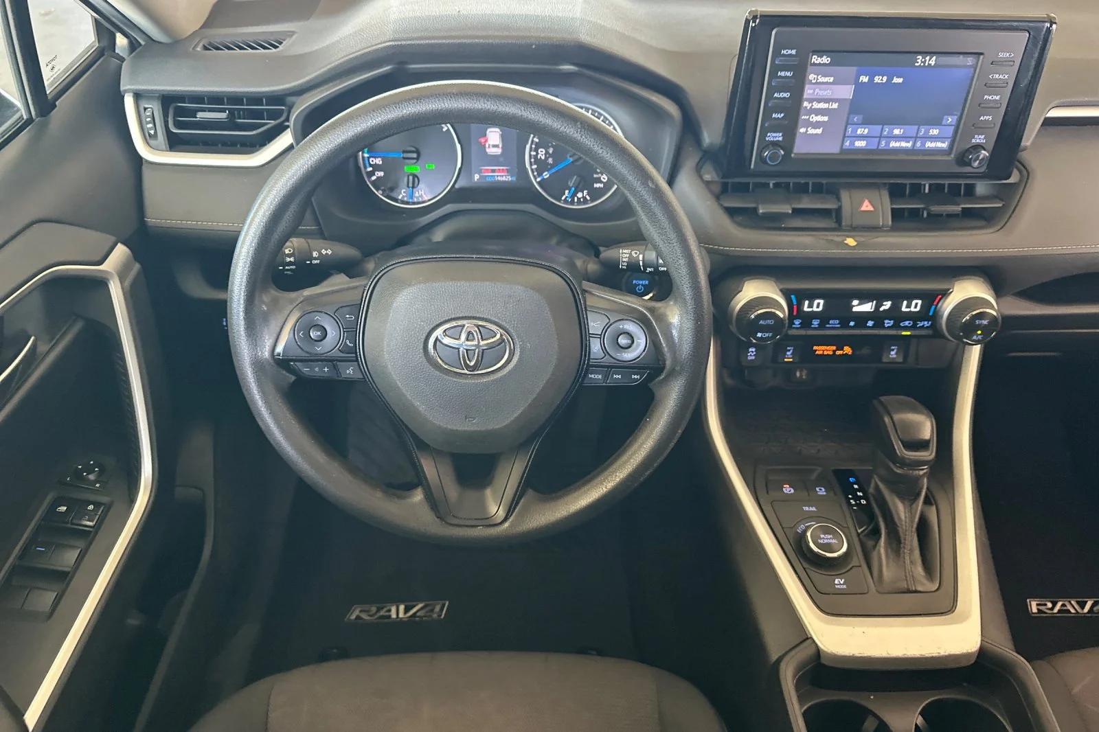 Used 2019 Silver Toyota XLE image 14