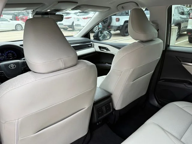 Used 2025  Toyota XLE image 23