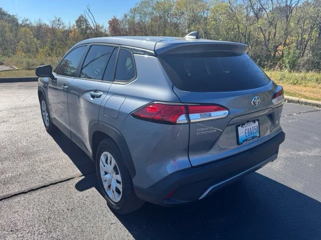 Used 2022  Toyota L image 5