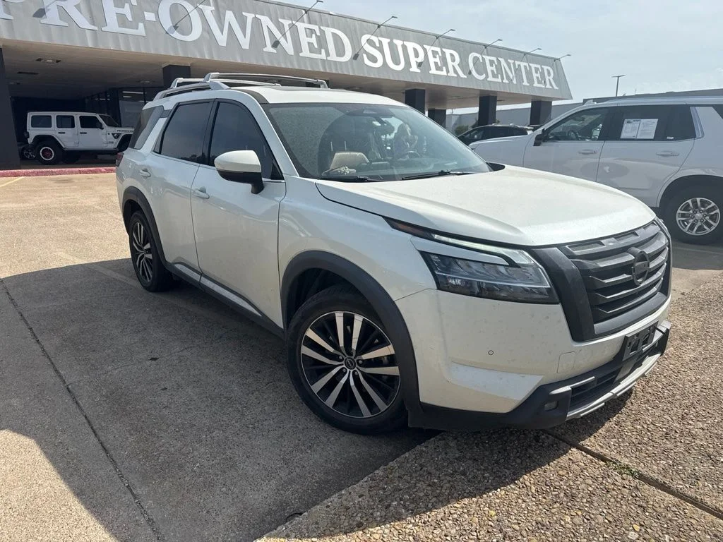 Used 2023 White Nissan Platinum image 5