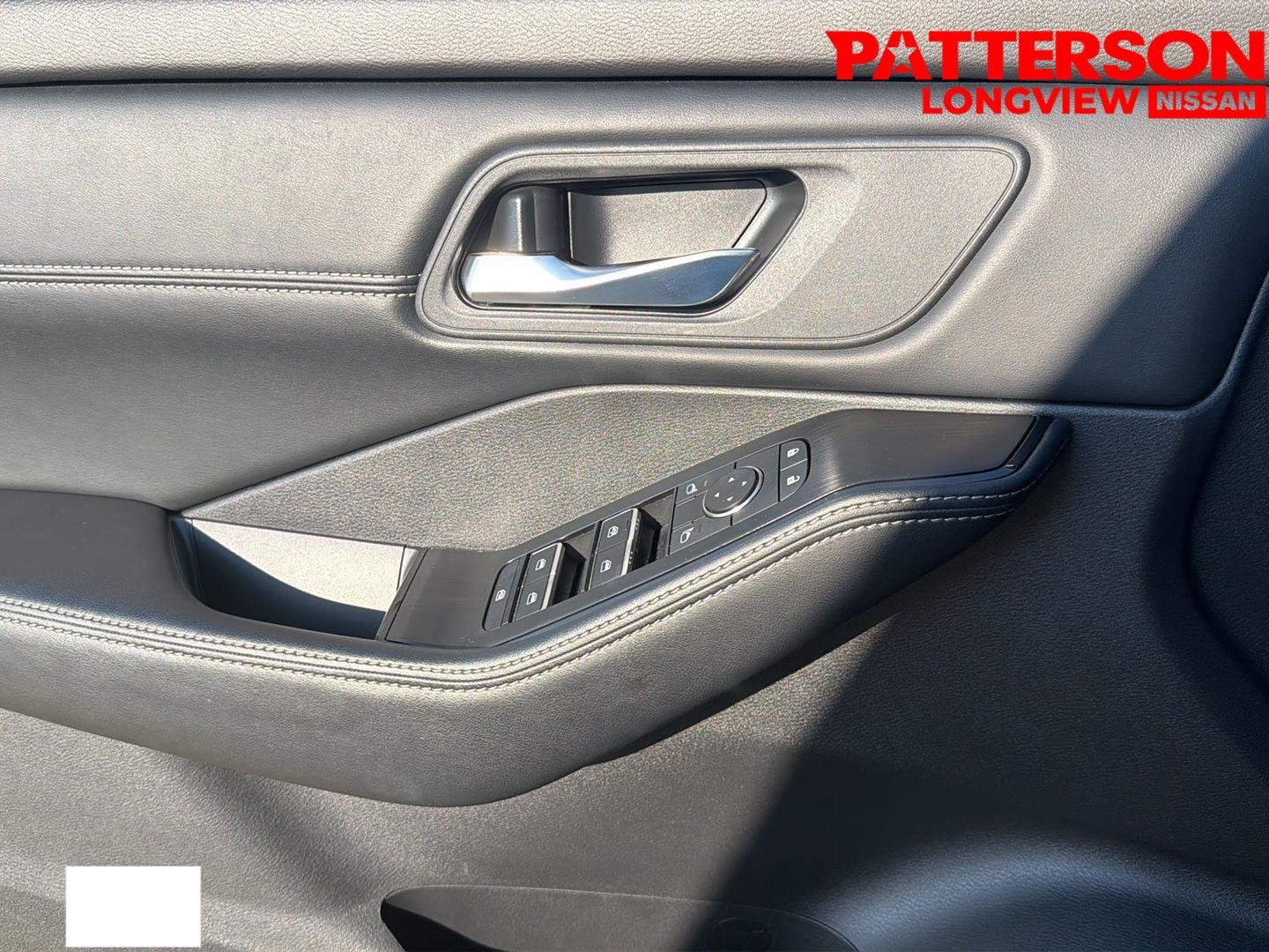 Used 2025 Boulder Gray Pearl Nissan SL image 21