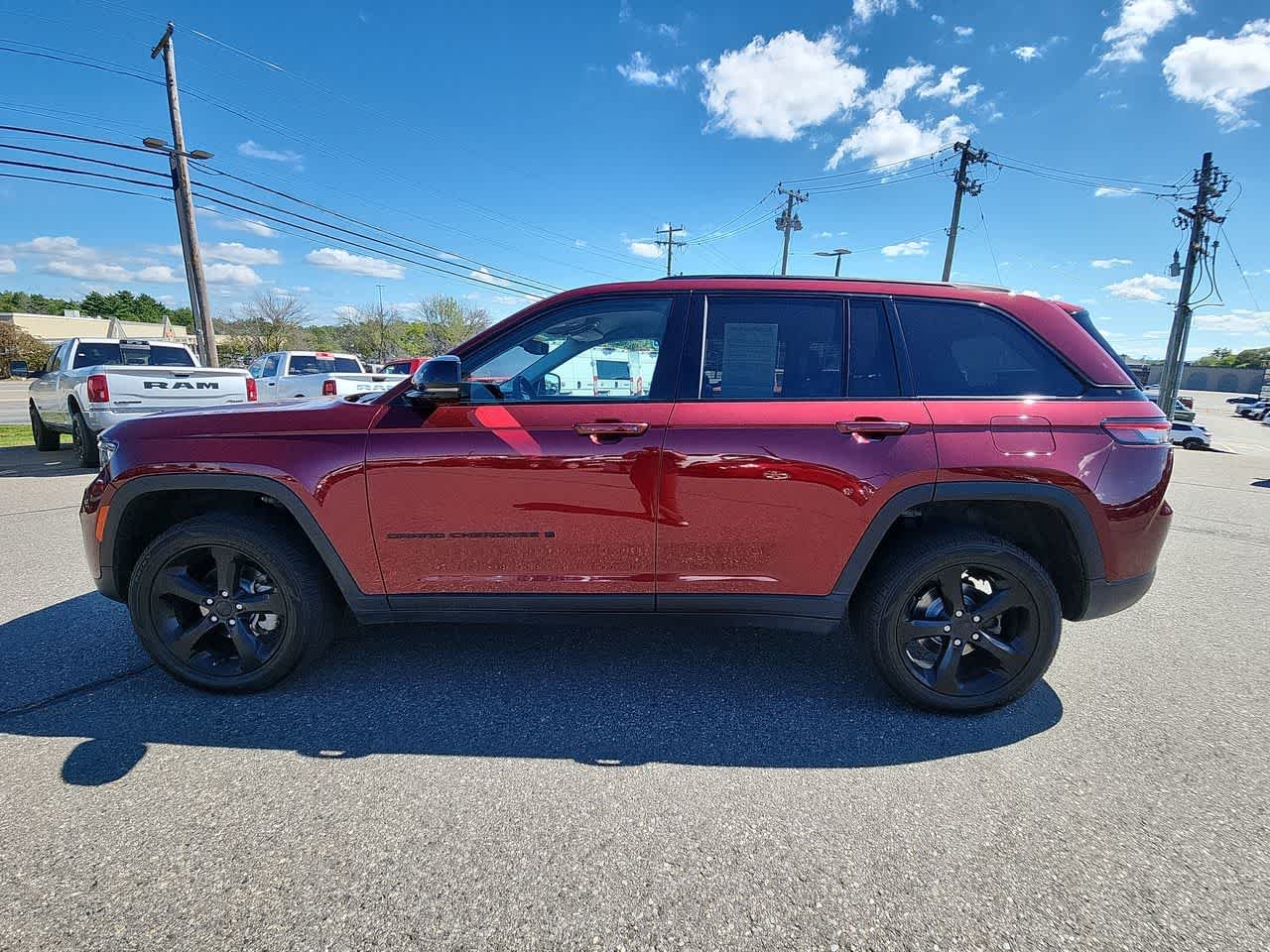 Used 2023 Velvet Red Pearlcoat Jeep Limited image 5