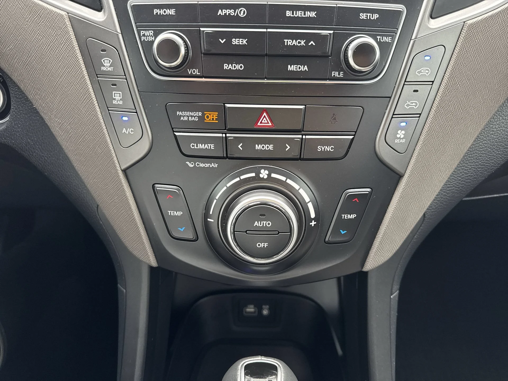 Used 2018 Night Sky Pearl Hyundai SE image 18