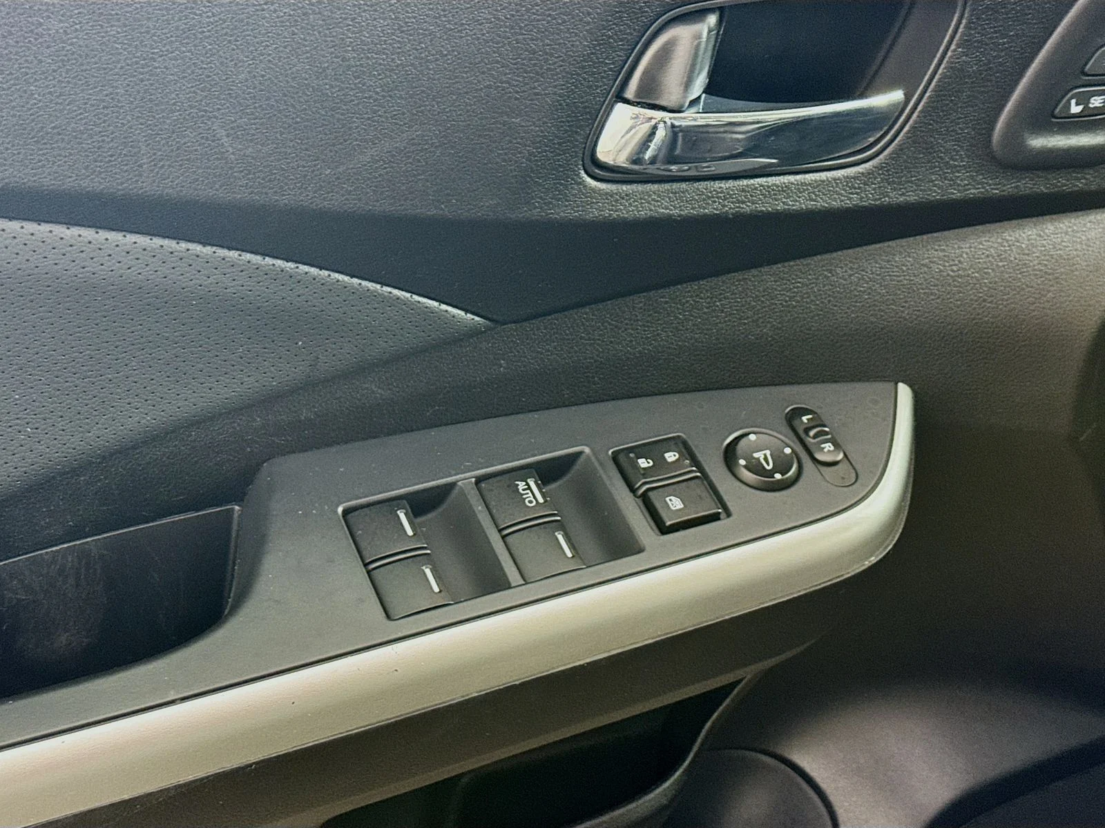 Used 2016 Black Honda Touring image 11