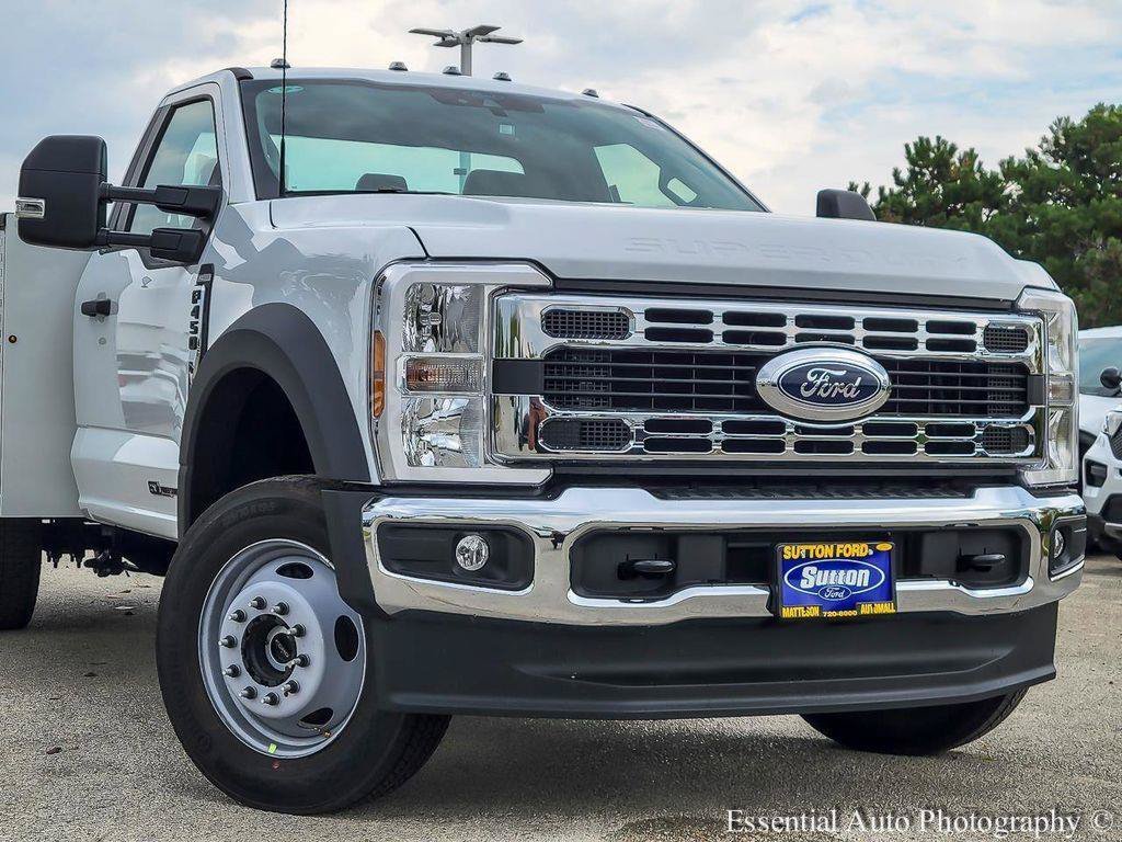 New 2025 Oxford White Ford F-450® XL image 2