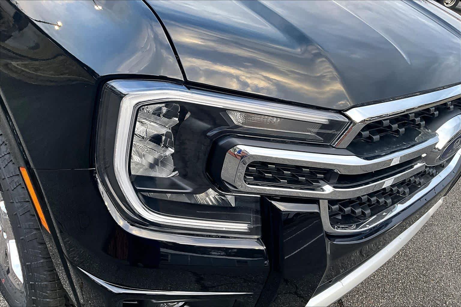 New 2025 Shadow Black Ford XLT image 13