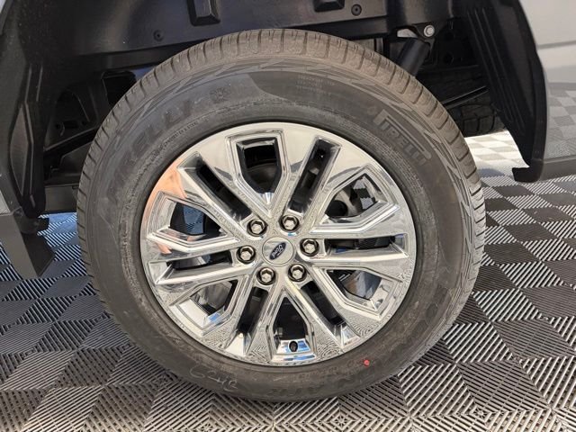 New 2026 Carbonized Gray Metallic Ford XLT image 41