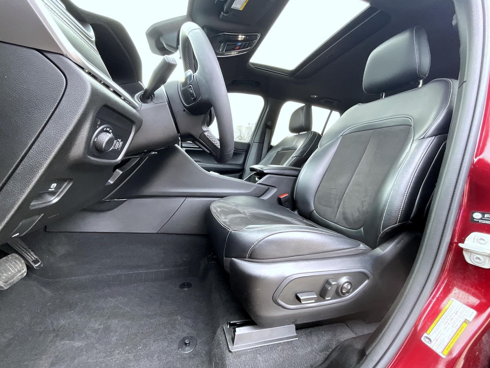 Used 2023 Red Jeep Altitude X image 11