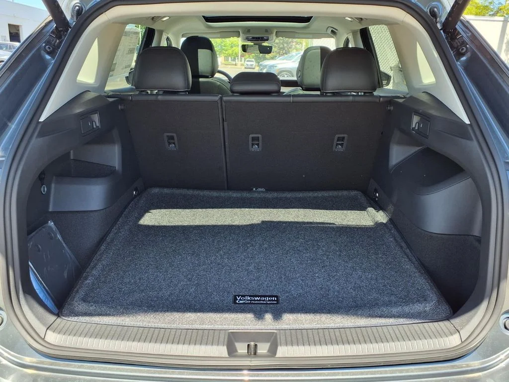 New 2026 Platinum Gray Metallic Volkswagen 2.0T SE image 23