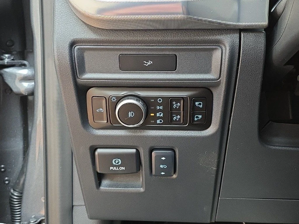 New 2026 Gray Ford Lariat image 25