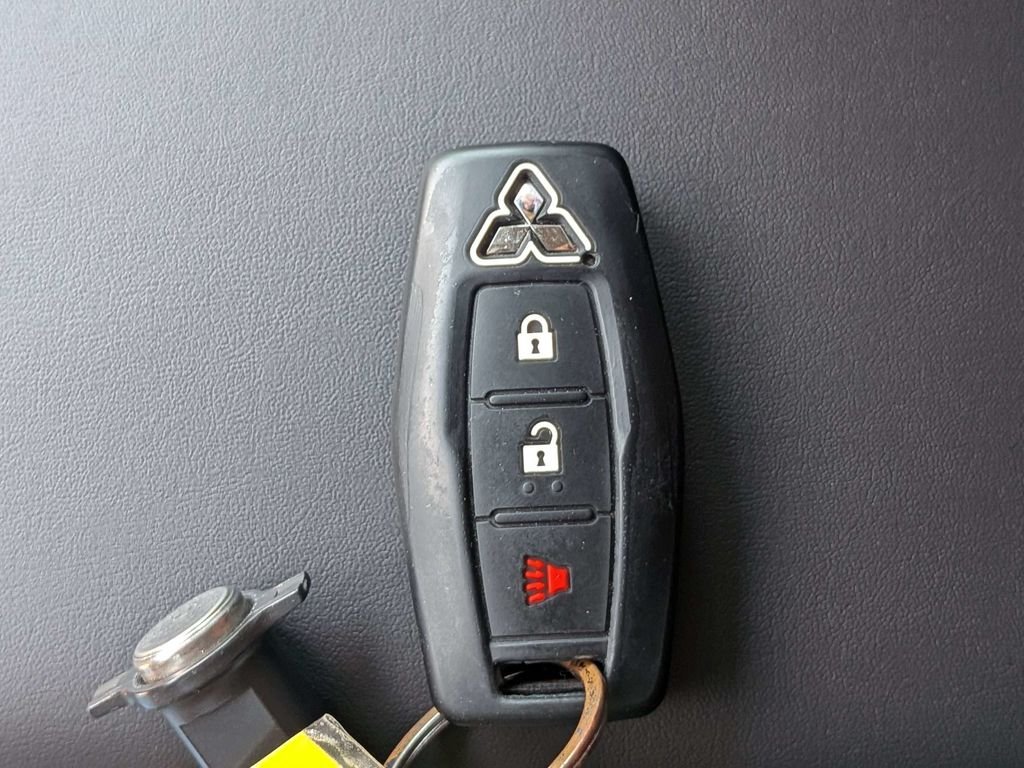 Used 2024  Mitsubishi ES image 30