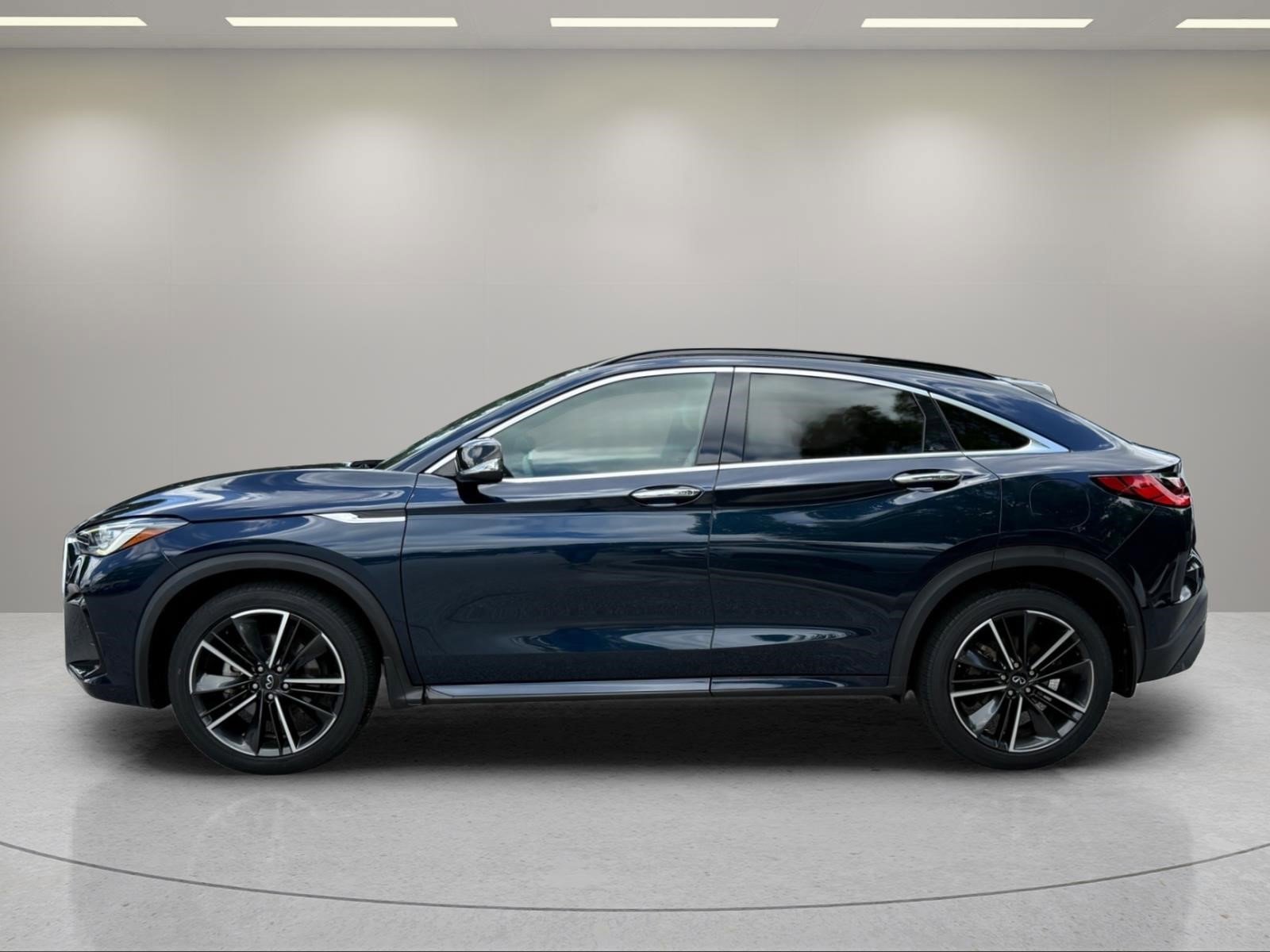 Used 2023 Hermosa Blue INFINITI LUXE image 8