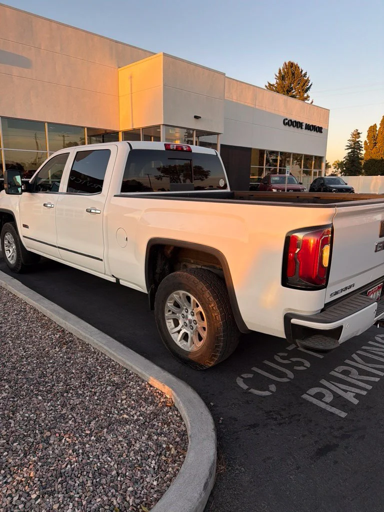 Used 2016  GMC SLT image 3