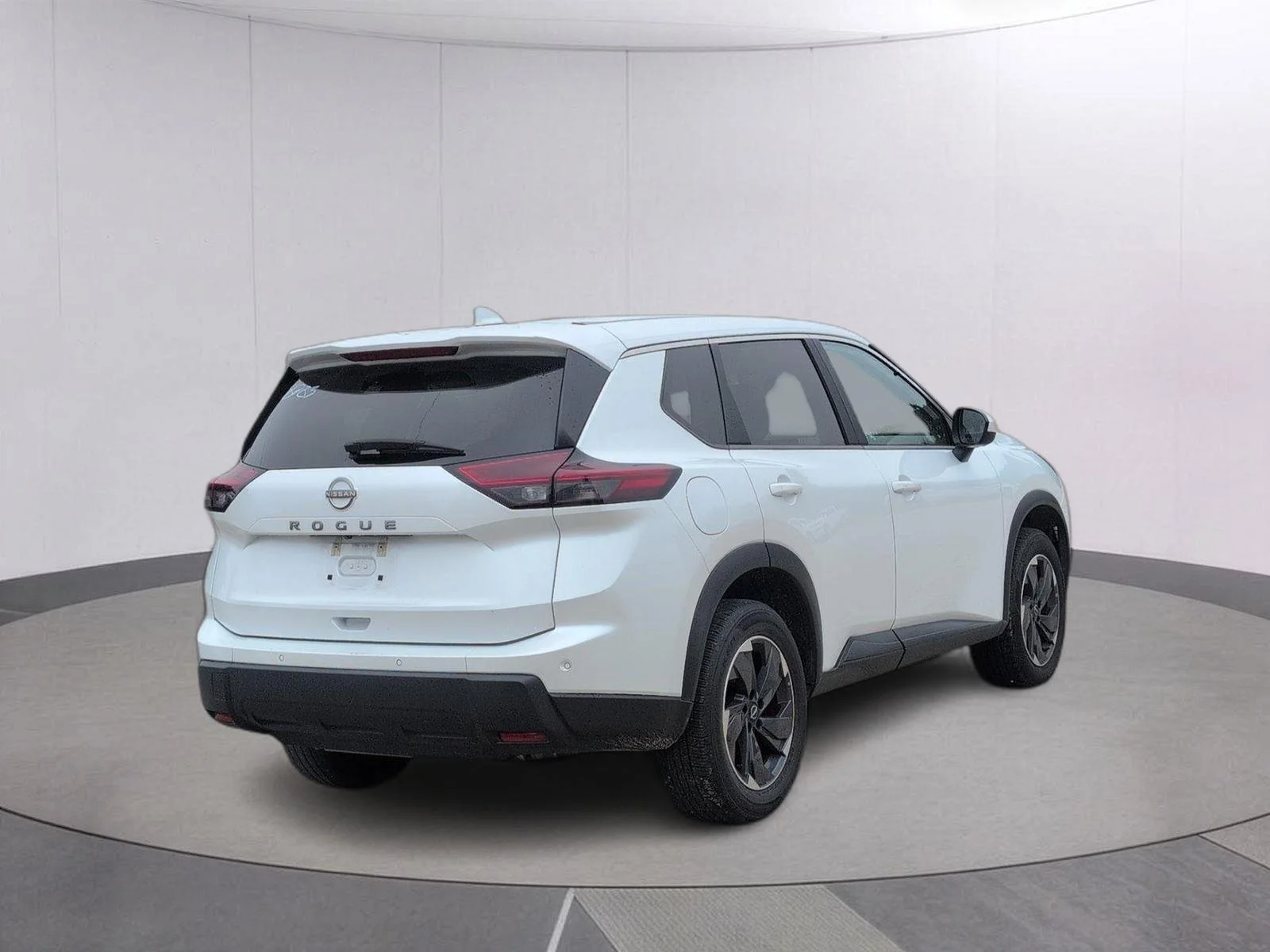 Used 2025 Everest White Pearl Nissan SV image 7