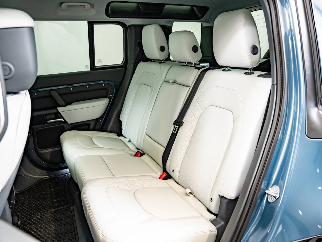 New 2026 Tasman Blue Land Rover X-Dynamic SE image 43