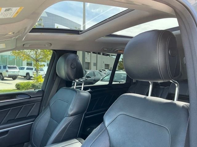 Used 2016 Gray Mercedes-Benz GL 550 image 45