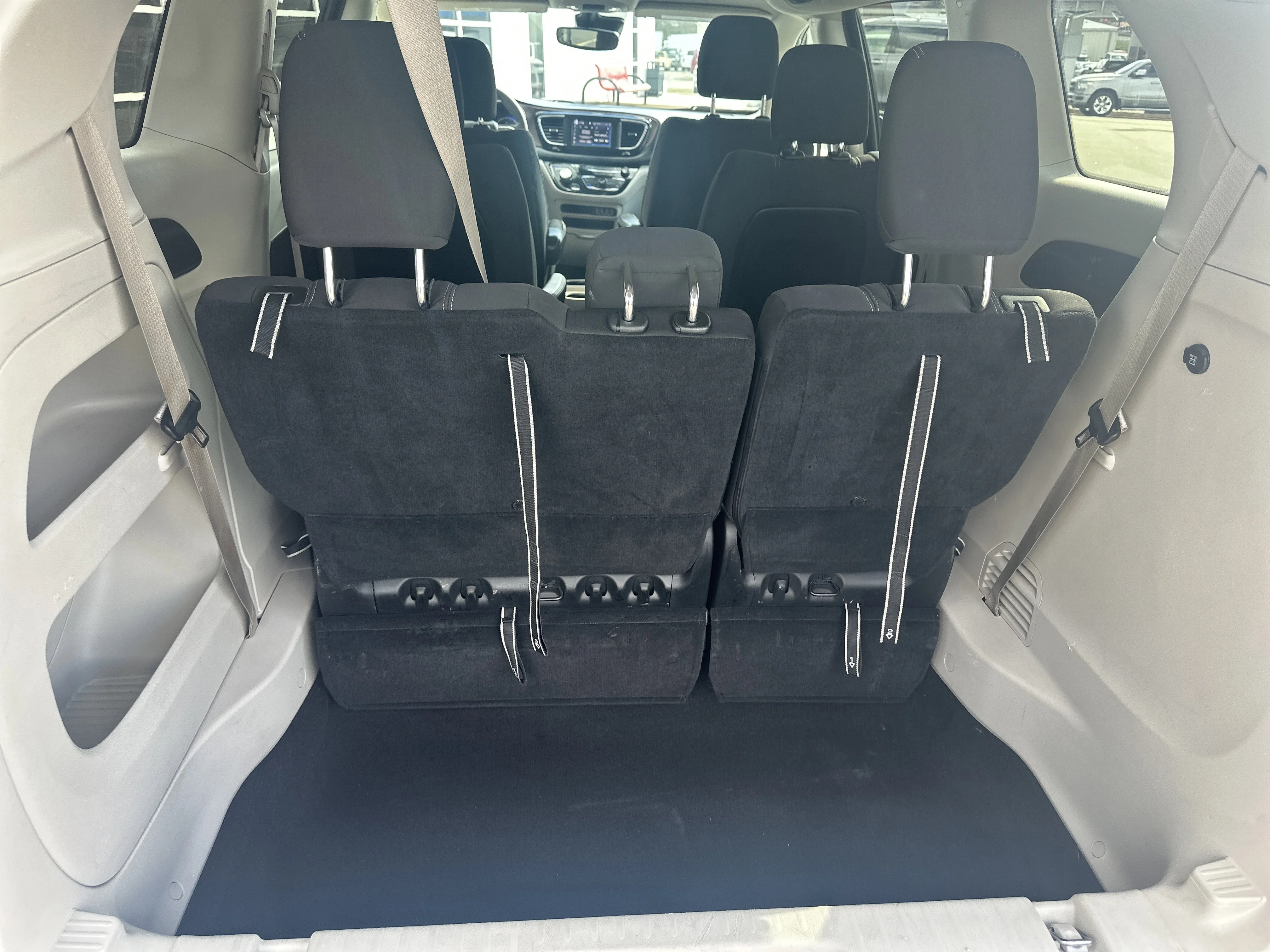 2023 Chrysler Voyager LX - Photo 25