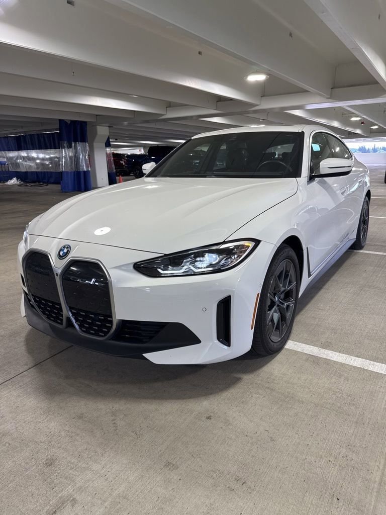 2023 BMW i4 eDrive40's photo