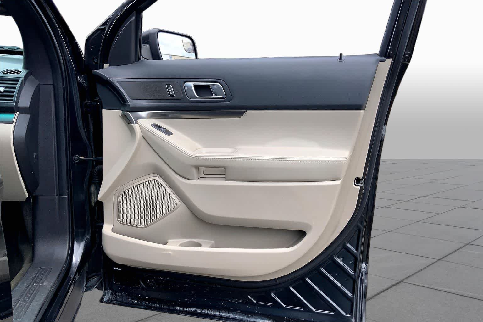 Used 2014 Tuxedo Black Metallic Ford Base image 22