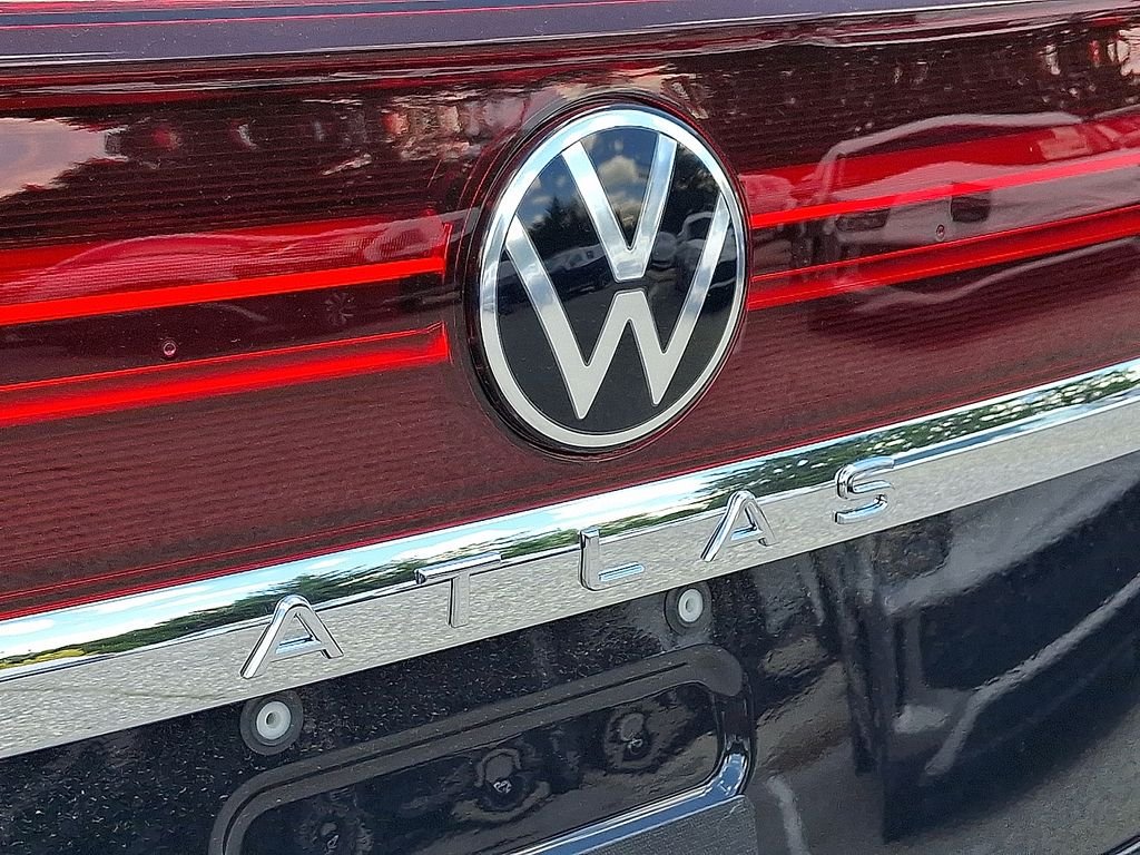 New 2026 Black Volkswagen 2.0T SE w/Technology image 7