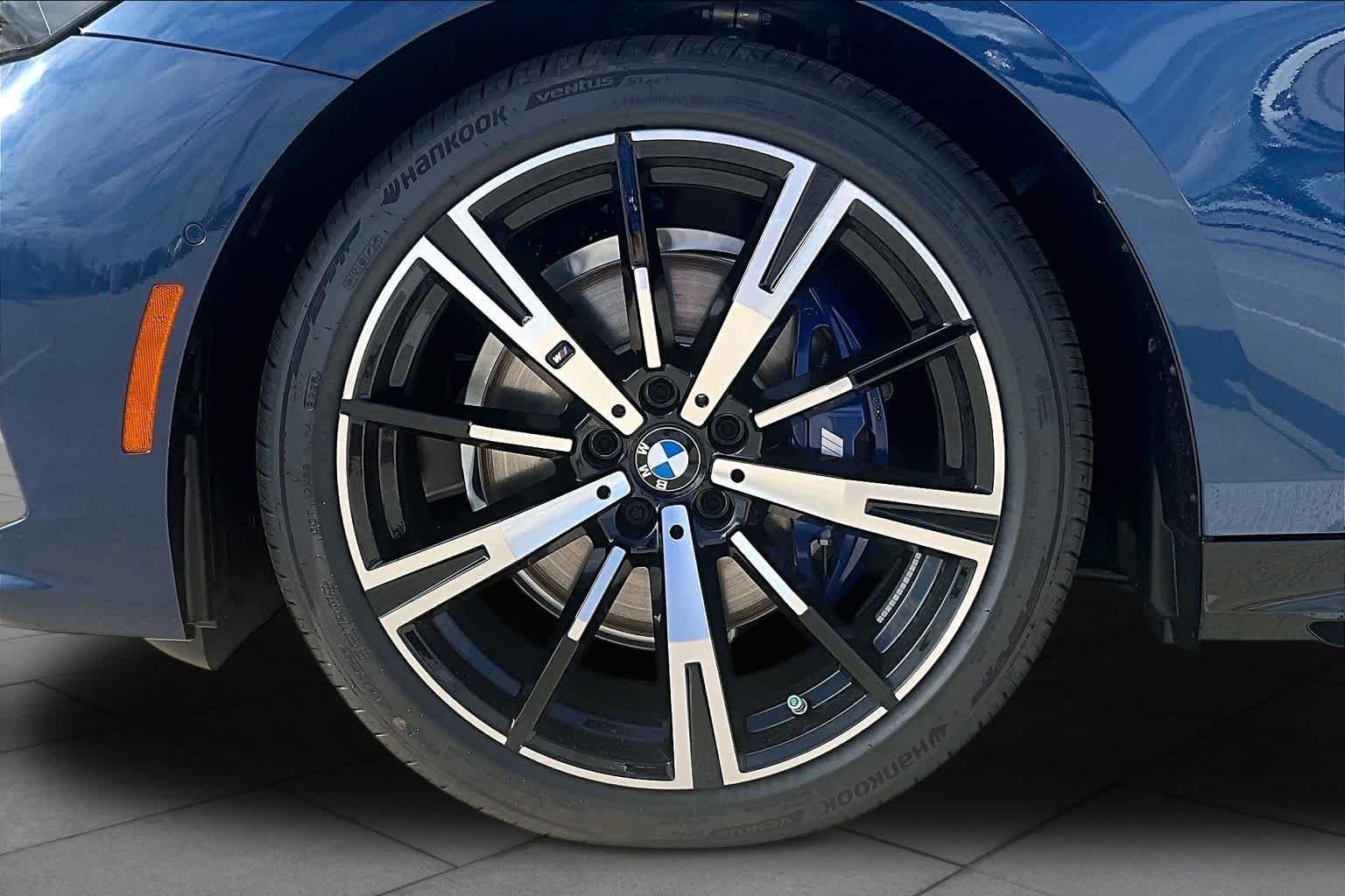 Used 2027 Phytonic Blue Metallic BMW 530i image 11