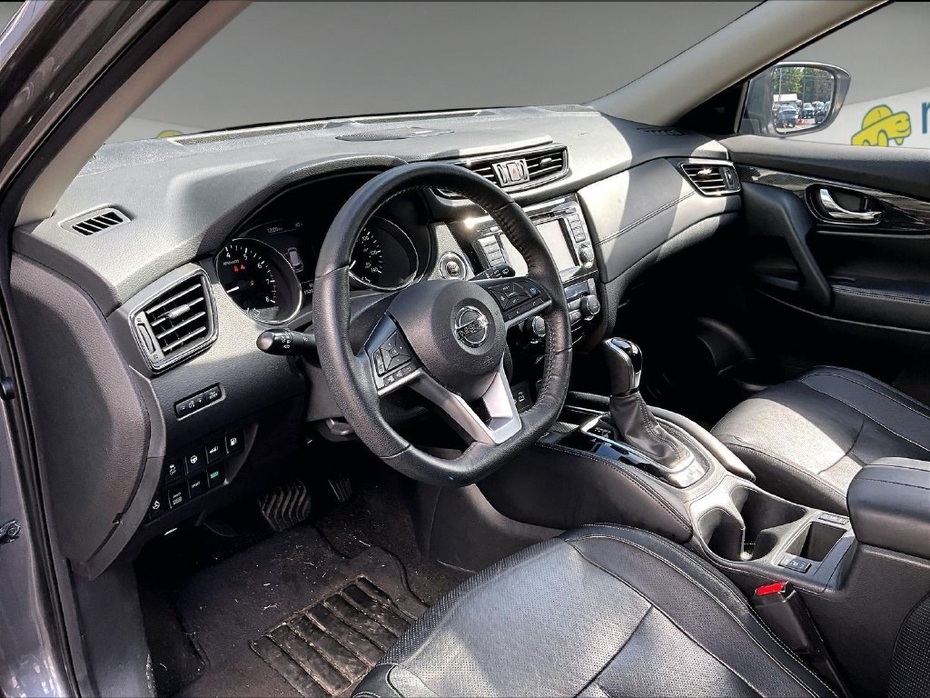 Used 2020 Gray Nissan SL image 12