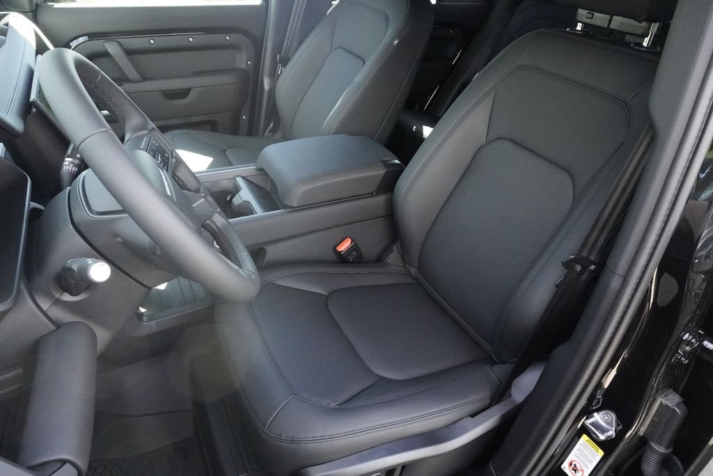 New 2026 Santorini Black Land Rover S image 20