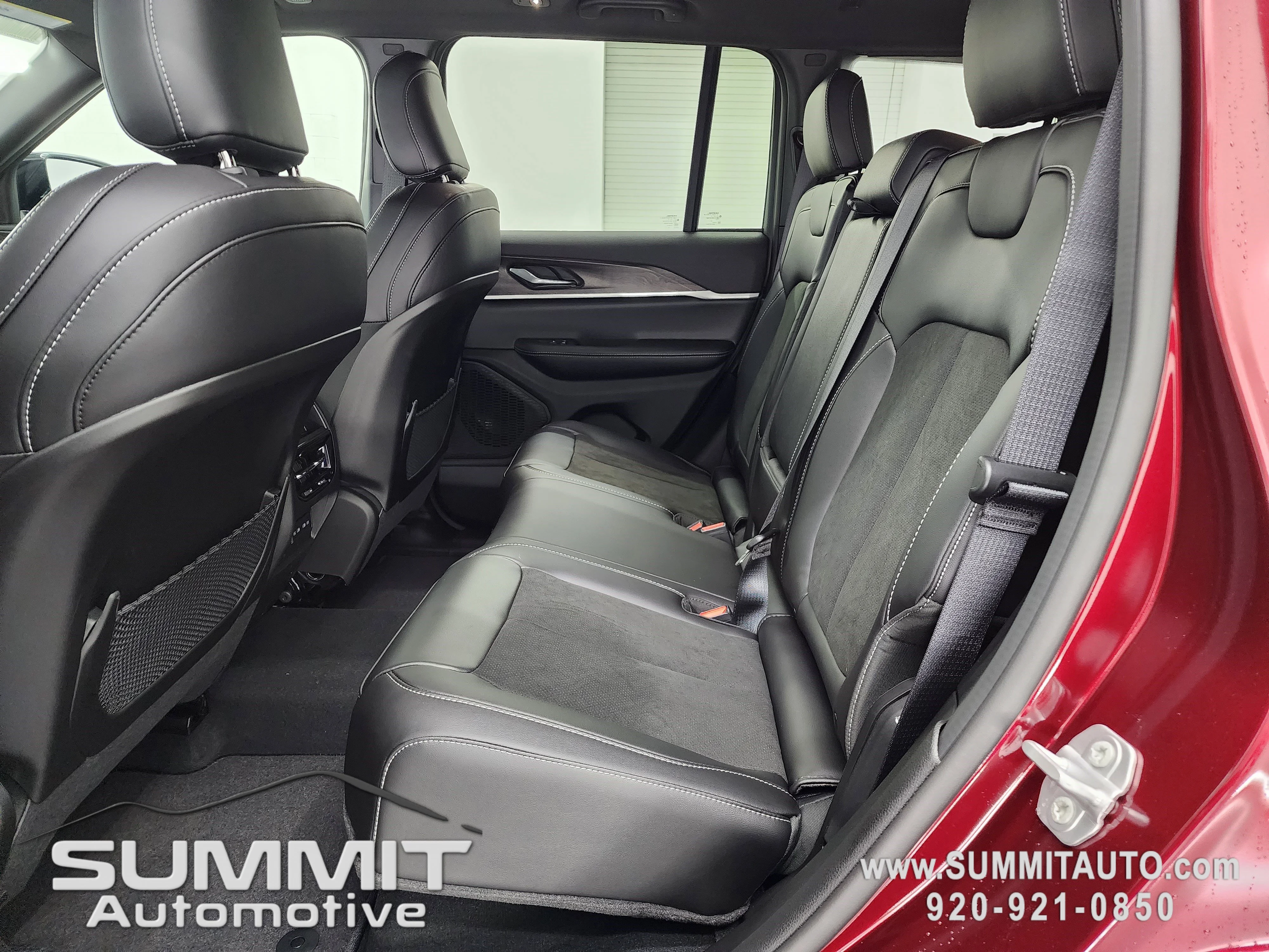 New 2026 Velvet Red Pearl-Coat Exterior Paint Jeep Altitude image 9
