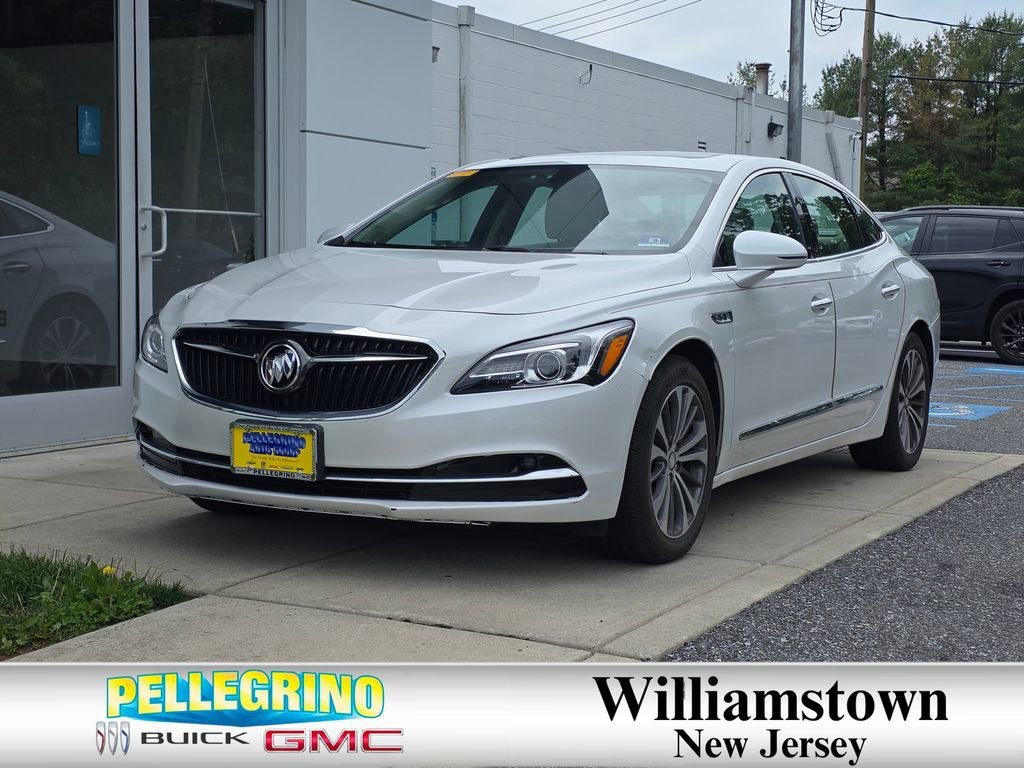 2017 Buick LaCrosse Essence's photo